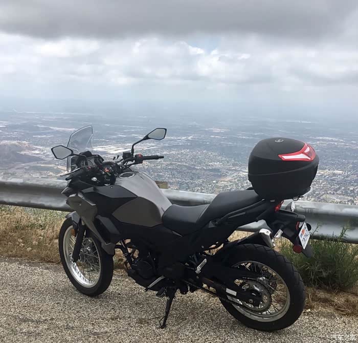 翻了一些川崎x300的实车,人车图片,有飞起来的图喔!