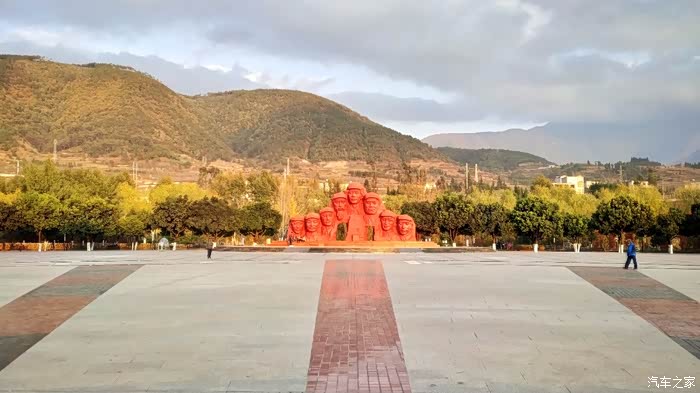 孤独而笑参观红色冕宁纪念馆及红军广场