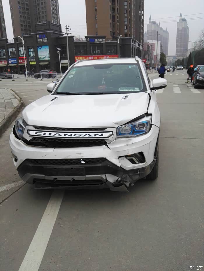 长安cs75车祸视频再次验证75完胜虐死丰田