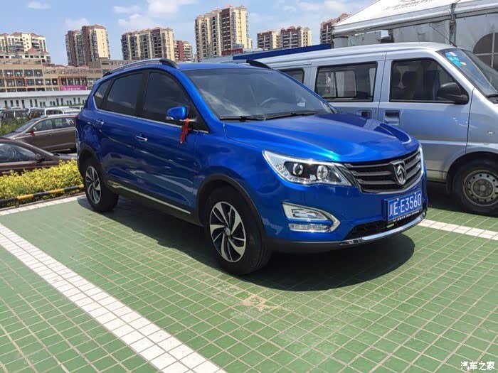 【图】560贴全车改色膜:水晶蓝,亮瞎了!_宝骏560论坛_汽车之家论坛