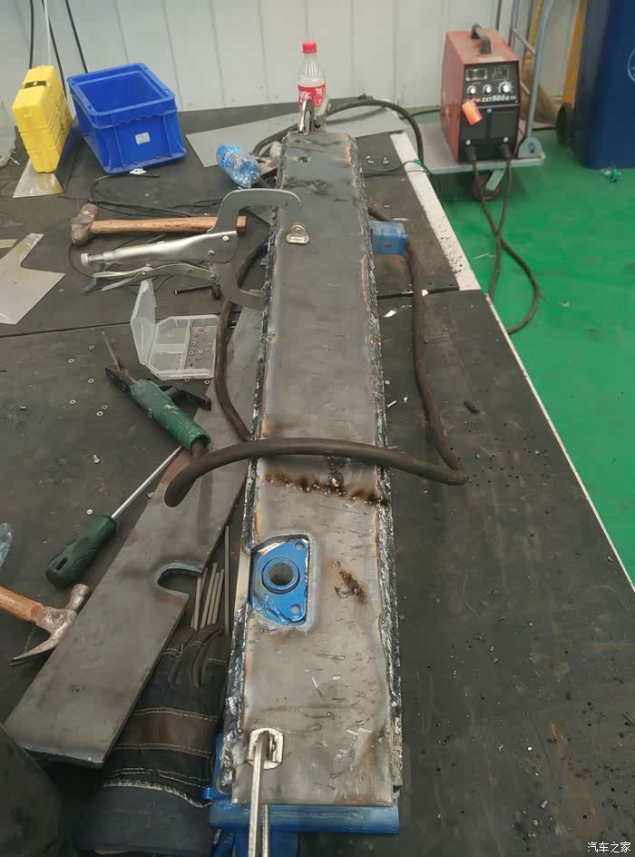 前面上下边条焊接完毕