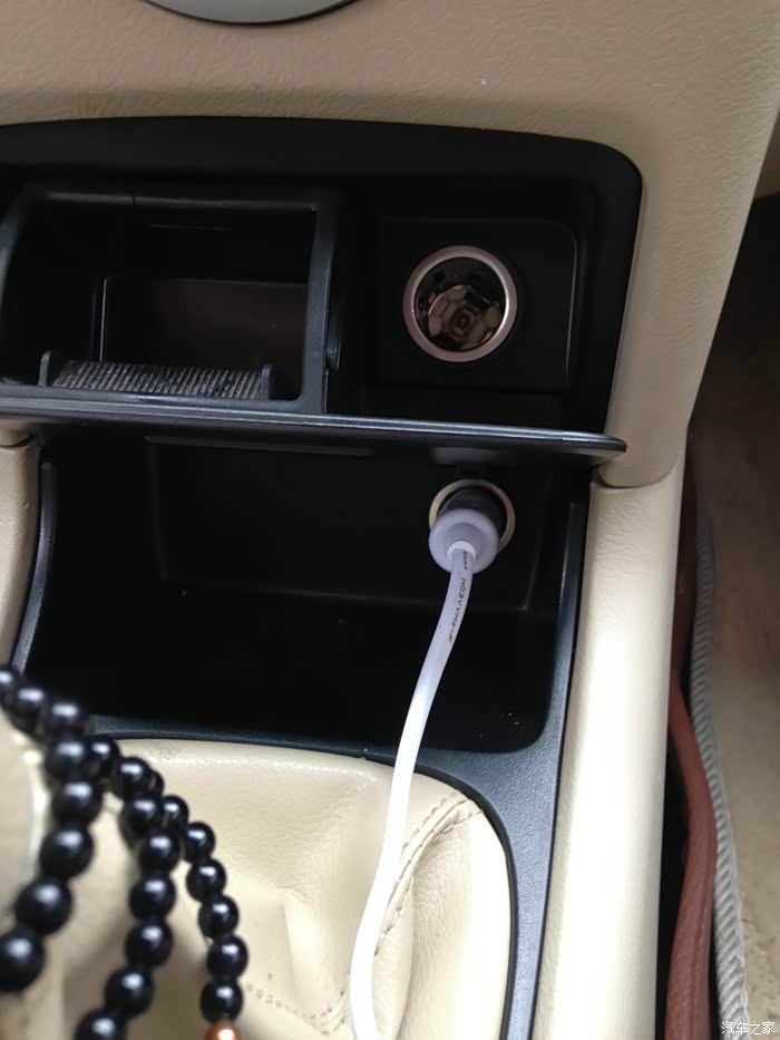自己加装了个点烟器插口进来看看吧!
