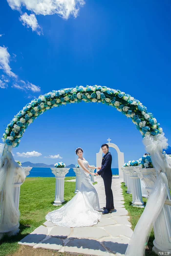 三亚沙滩游艇比基尼婚纱照.