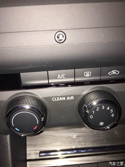 应该是空调,但现在冬天啊.