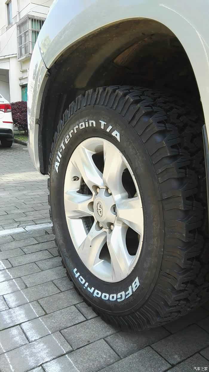 霸道新换四条百路驰轮胎