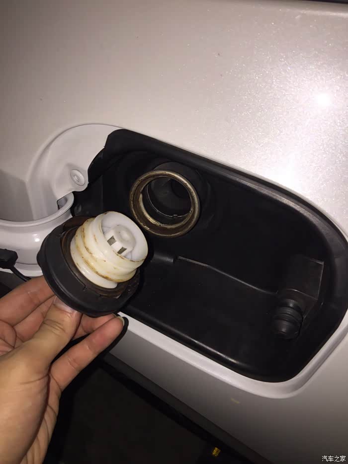 【图】我的新思域油箱生锈了?