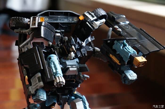 沾满灰尘的博派铁皮!