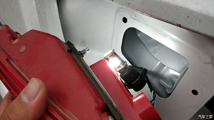 自己动手更换倒车灯多图