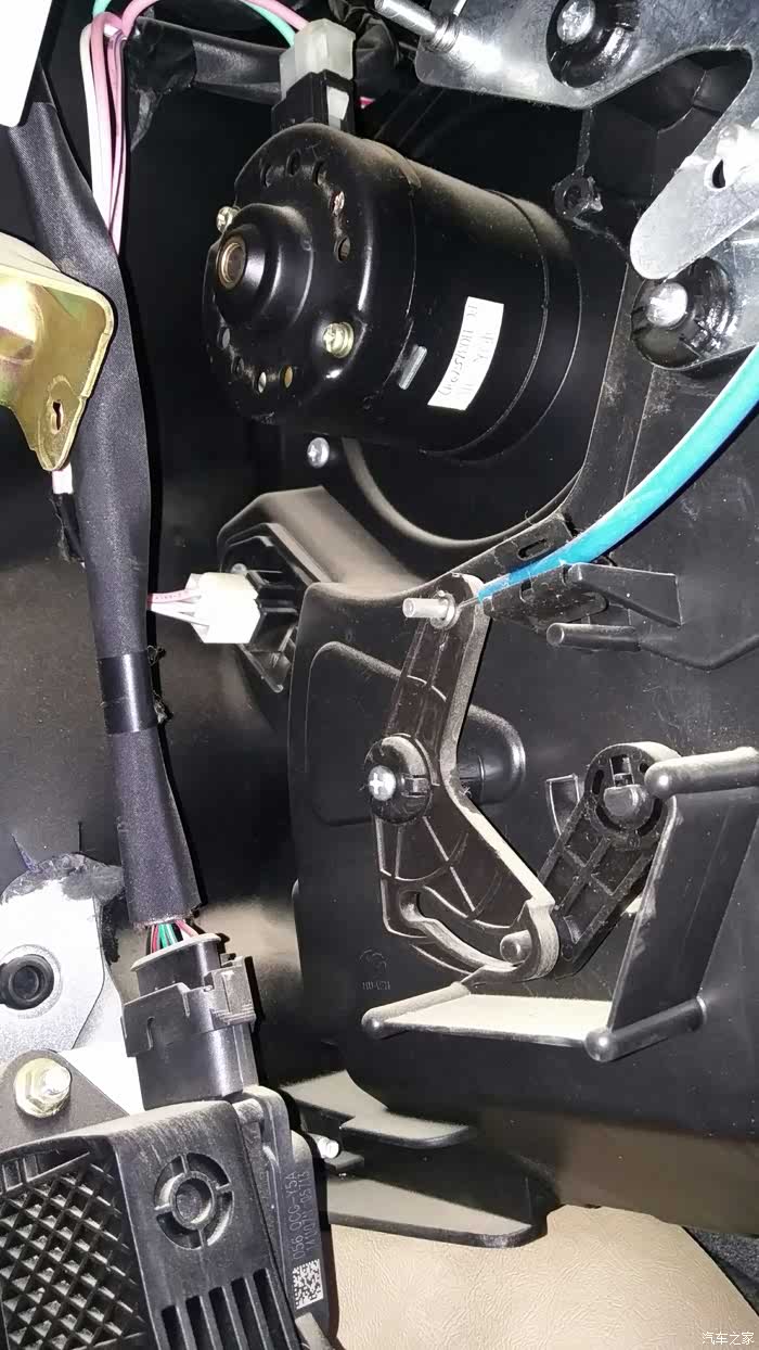 问问车友x5空调鼓风机和风机电阻的位置,谢谢