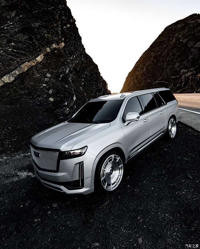 这气场才够凯迪拉克嘛太酷了