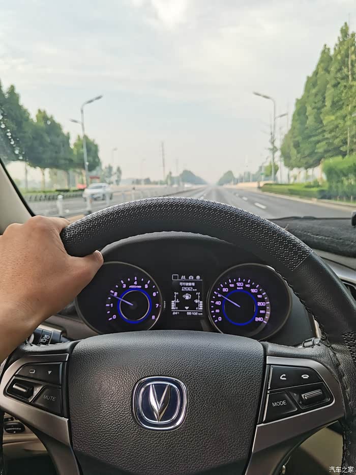 此照片为副驾驶拍摄,开车的时候一定要安全驾驶