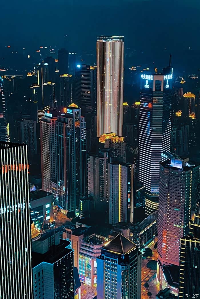 打卡天空之眼感受重庆山城魅力