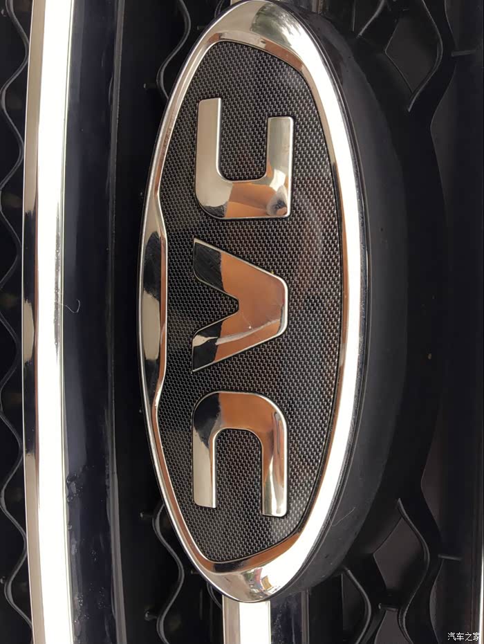 江淮全新车标jac,以后的五角星车标将成为历史,顺便对比下我的五角星