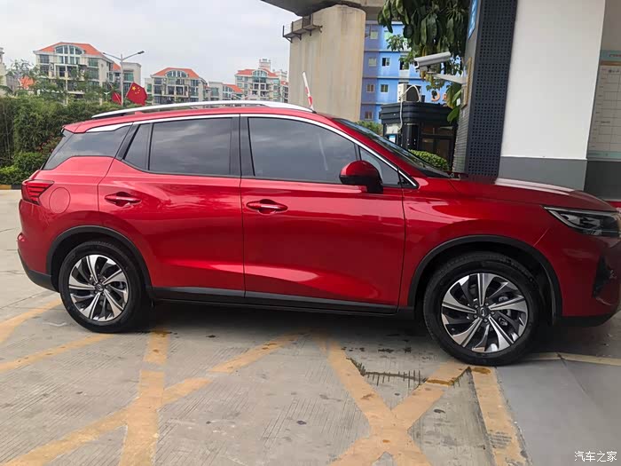 传祺gs4罕见的朱雀红