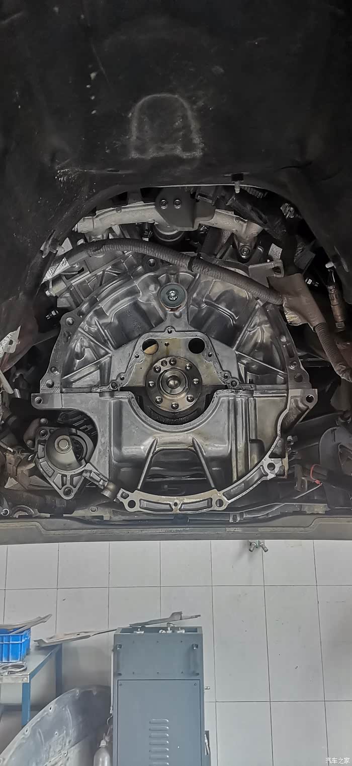 XKTY.COM星空体育-对于曲轴后油封的安装叙述正确的是（)。A将油封座孔槽清洗干净在槽侧面涂一层润滑脂B把油封唇