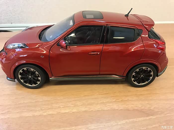 【 小怪兽 】英菲尼迪esq模型