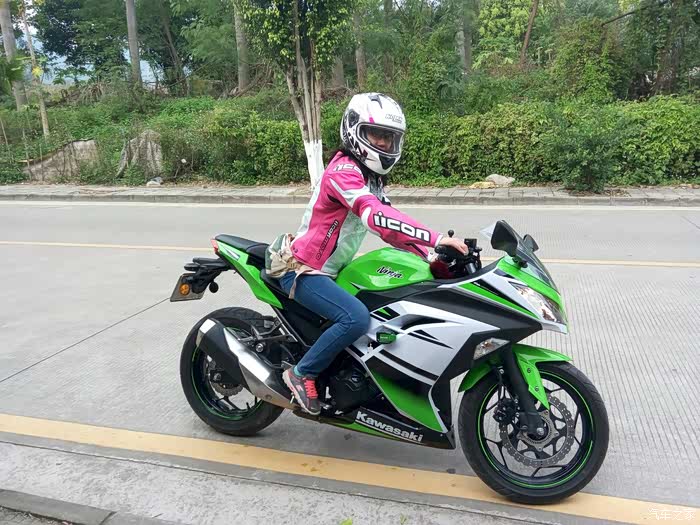 求教身高1米6的女生能骑川崎小忍者250么