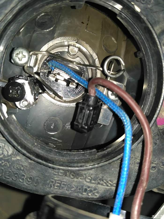 不用地沟和升降机更换前雾灯灯泡