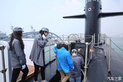 去青岛海军博物馆先后参观我国自主建造第艘核潜艇——091型核潜艇