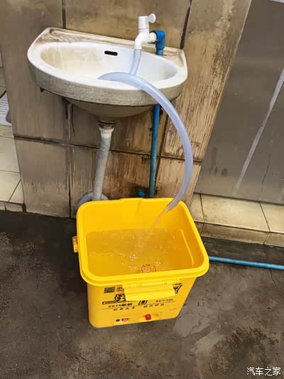 现出来了,没了水源,也就懒洗车了,店洗不起,30大洋一次几天就又脏,而