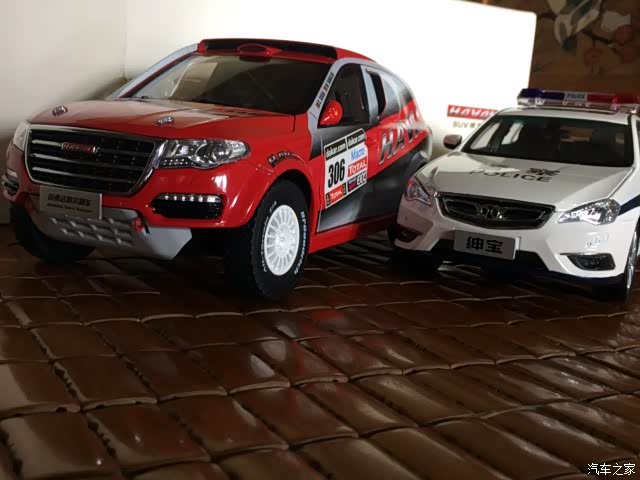 支持论坛警车陪同达喀尔赛车出赛