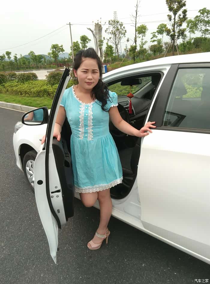 花爆之乡江西万载—媳妇做车模