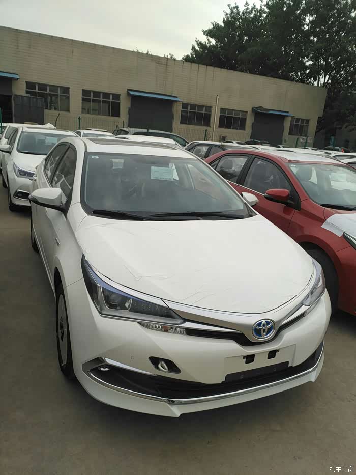 卡罗拉混动双擎到底有没有珍珠白这个颜色.