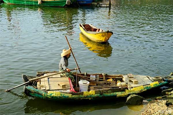 三亚码头探访渔民的船上生活