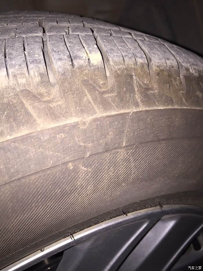 求教各位老司机轮胎磕碰问题