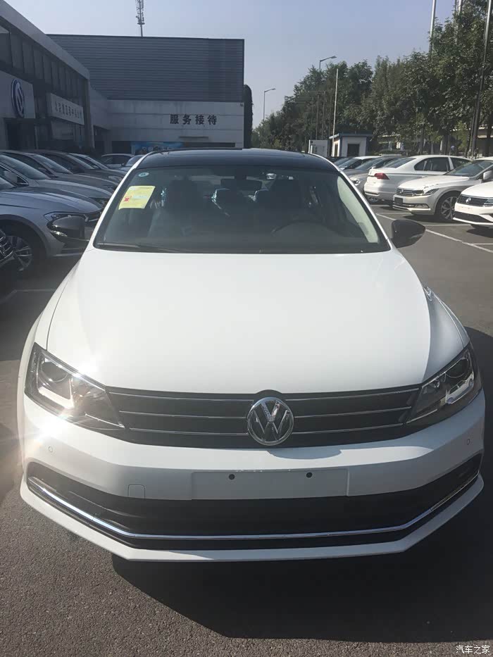 速腾金色黑顶的好看吗?