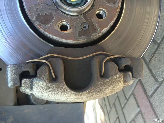 13款1.4t新朗逸5万公里更换刹车片