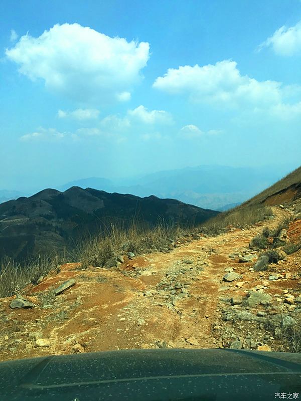 走在勇往直前的路上單人單車穿越大湖山