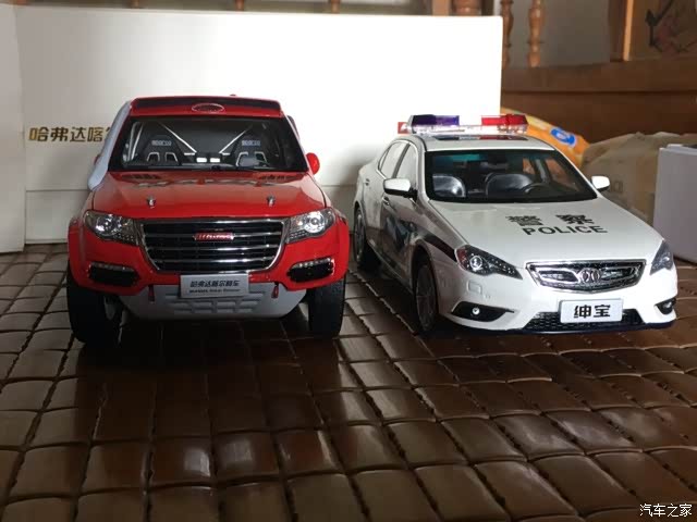 支持论坛警车陪同达喀尔赛车出赛