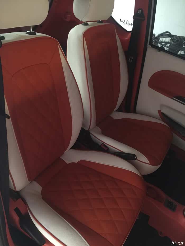 座椅全部换成拉丝皮,拼色,菱形格效果