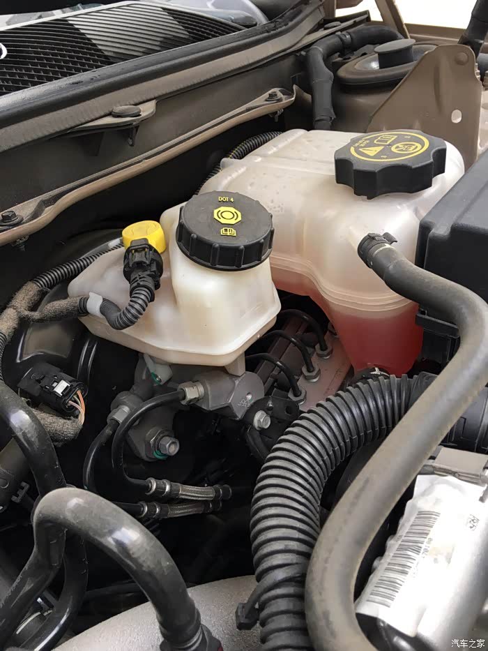 新君威15000km防冻液少了不少正常吗