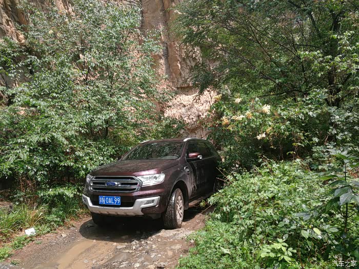 雨时时停,行走在线天中的人的心情,也时而担心,时而如释重负!