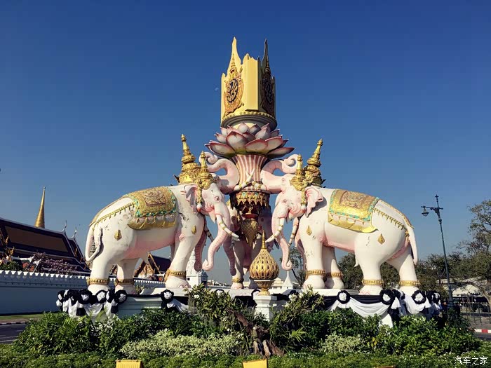 泰国有"万象之国"的美称,大象是泰国的国宝,泰国人的守护神.