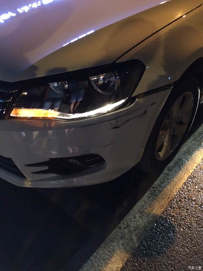 刚提两天的宝来撞了,哎,都来看看修要多少钱,换要多少钱