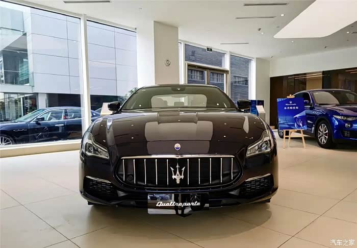 玛莎拉蒂总裁豪华版实车,外观采用了时尚的蓝色涂装尽显运动奢华