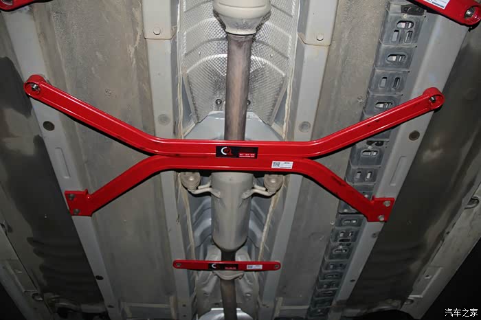 【图】k5车身强化之安装前顶吧地盘拉杆作业_起亚k5论坛_汽车之家论坛