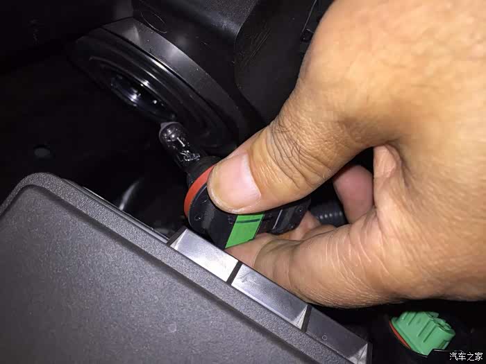 自己动手更换led近光灯