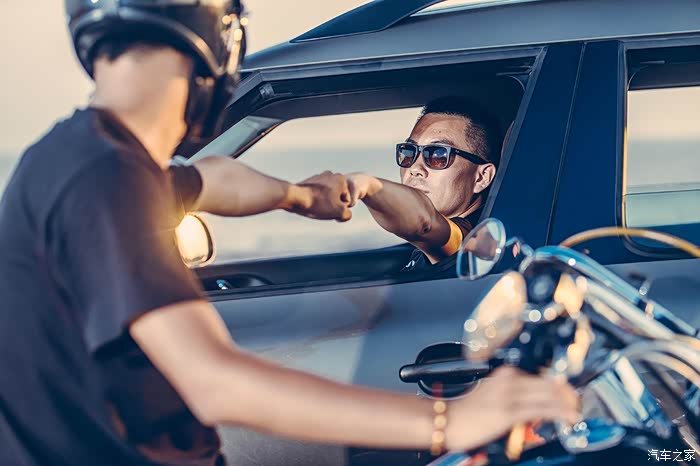 前行吧兄弟~!兄弟并肩前行