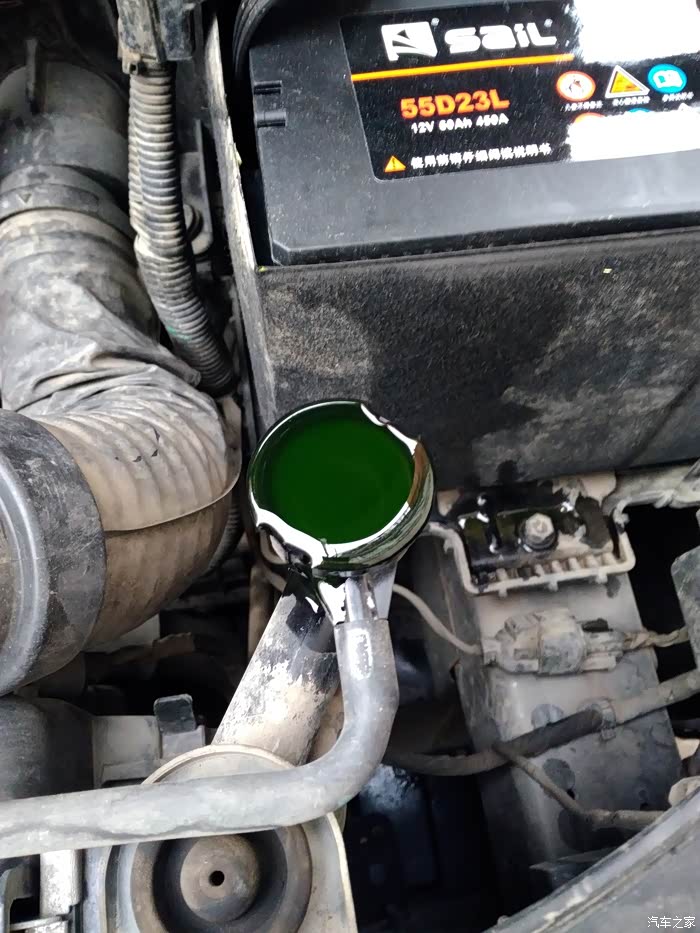 防冻液如此颜色是否正常是否加的太满了