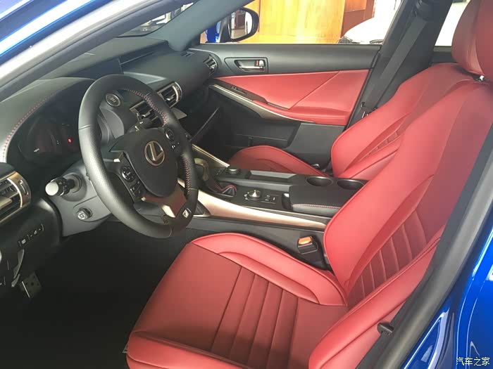 专属运动红内饰 只有运动版有哦