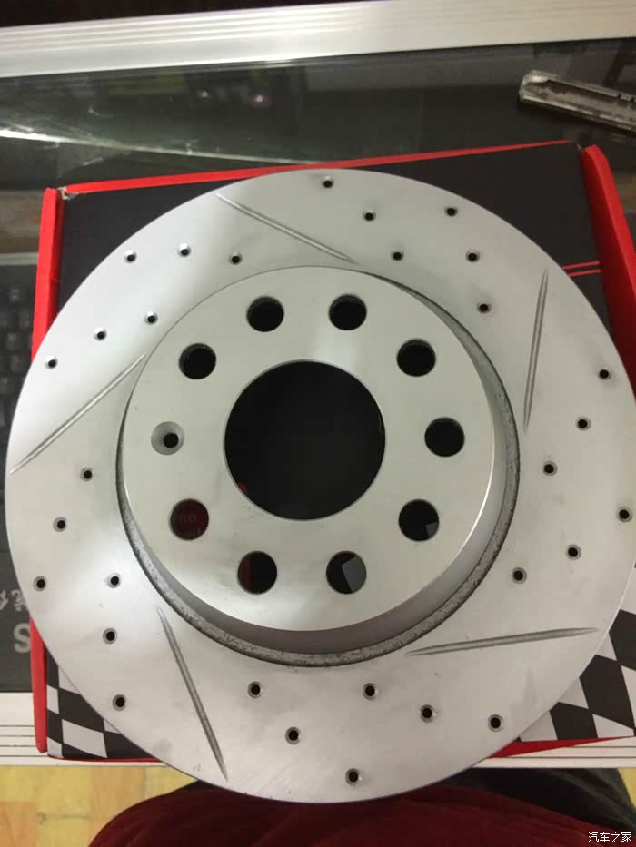 新帕萨特后轮换划线打眼刹车盘