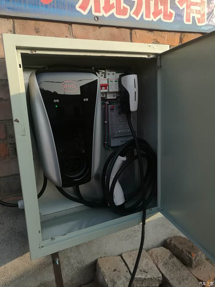 天翼通讯获得便利拼装和修理拆开多仓室充电箱专利便利厂商在充电仓损坏时拆开