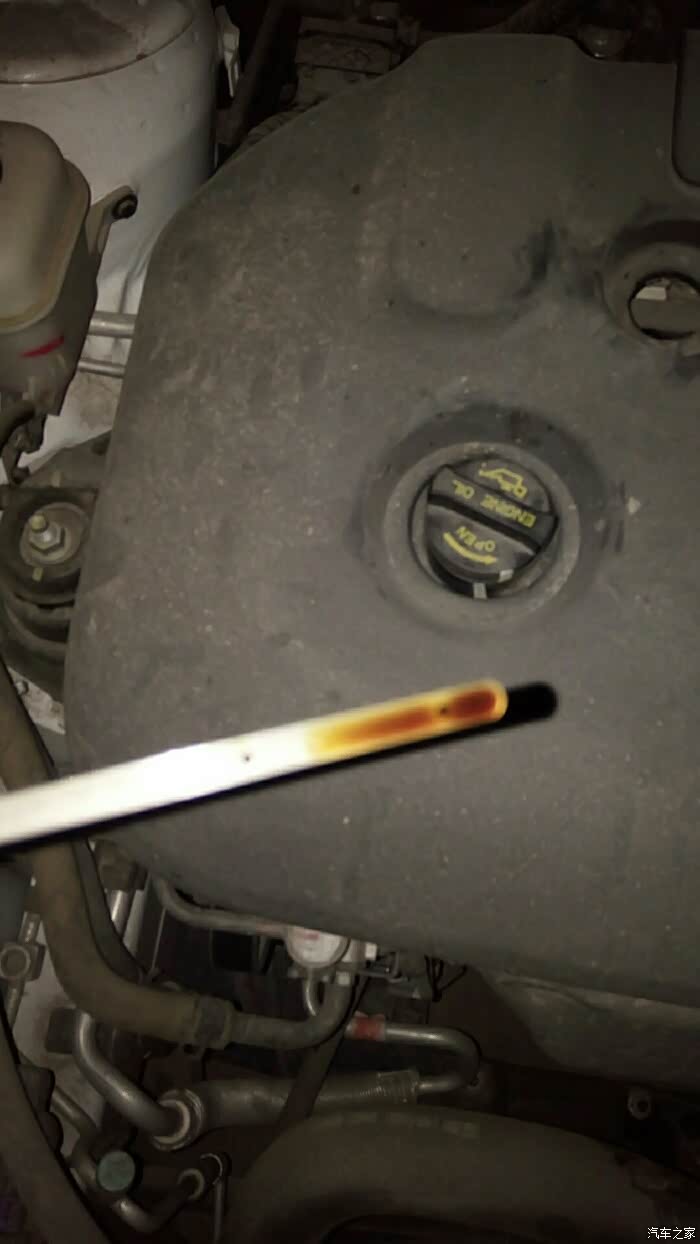 标尺处看着机油还可以,换的全合成的机油