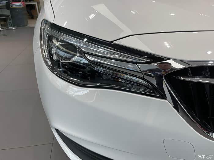 别克英朗2021款改款典范15l手自一体精英型