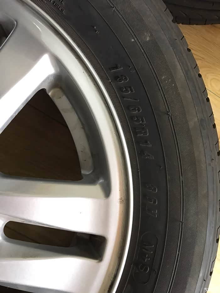 版主留情,出185 65 r14轮胎两条
