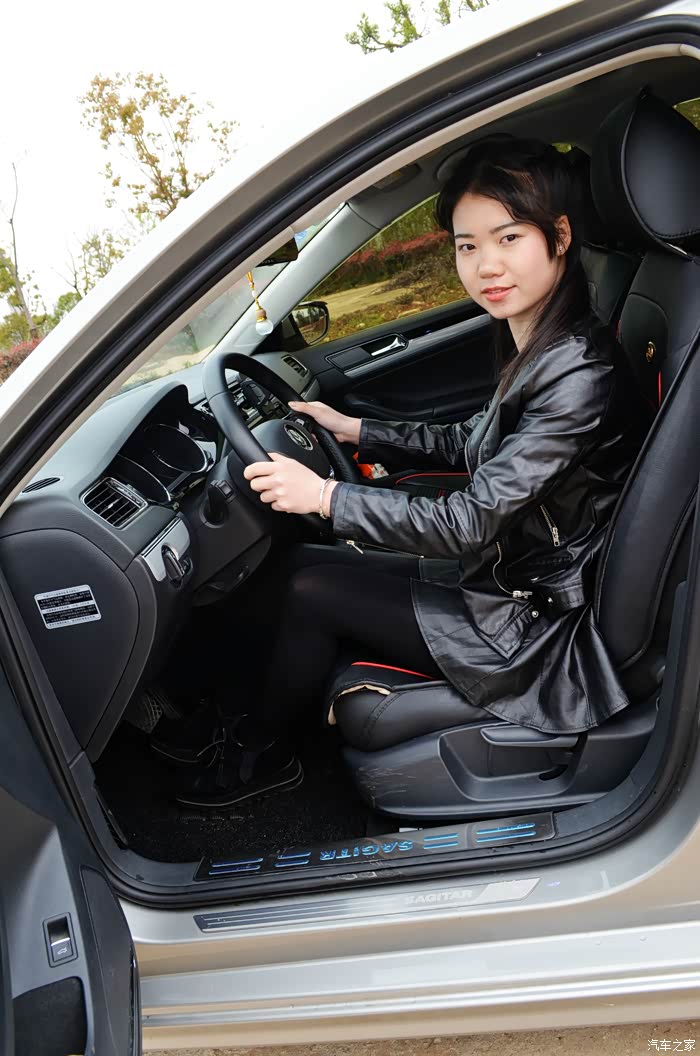 【晒出你的"女主角"】黑丝清纯妹子来做model